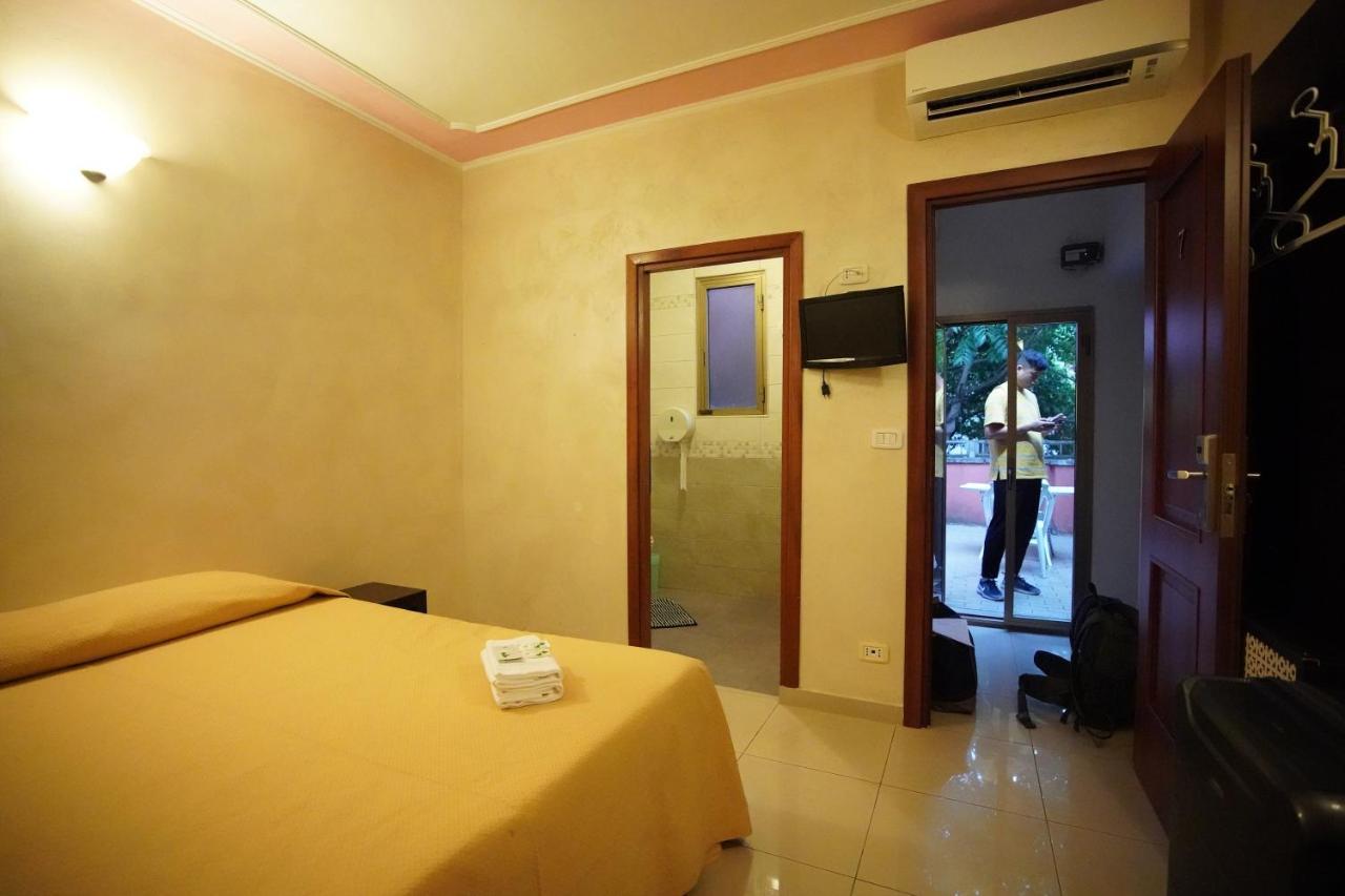 Roma Carina Hotel Eksteriør billede
