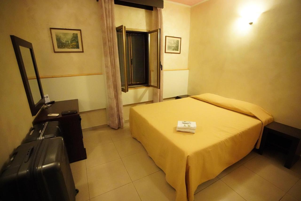Roma Carina Hotel Eksteriør billede
