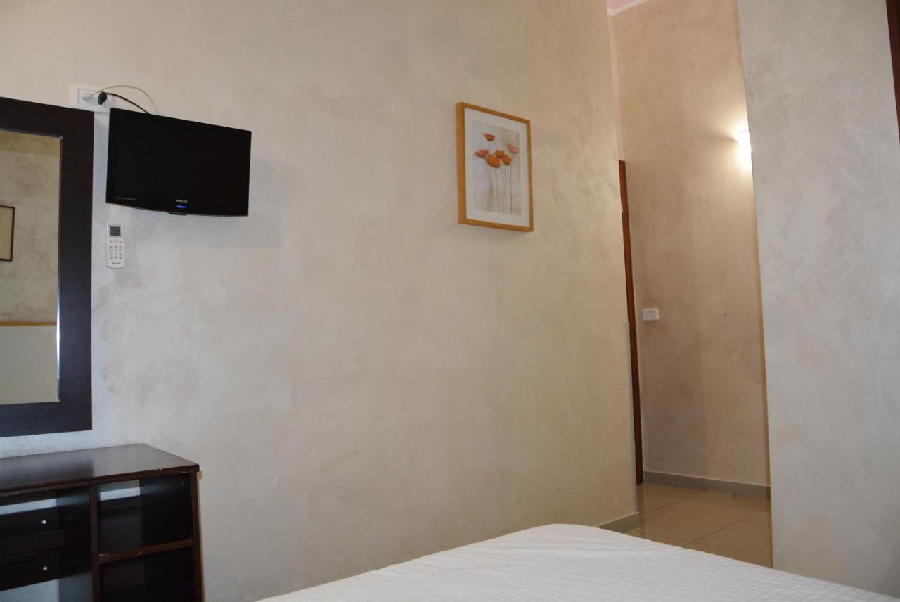 Roma Carina Hotel Eksteriør billede