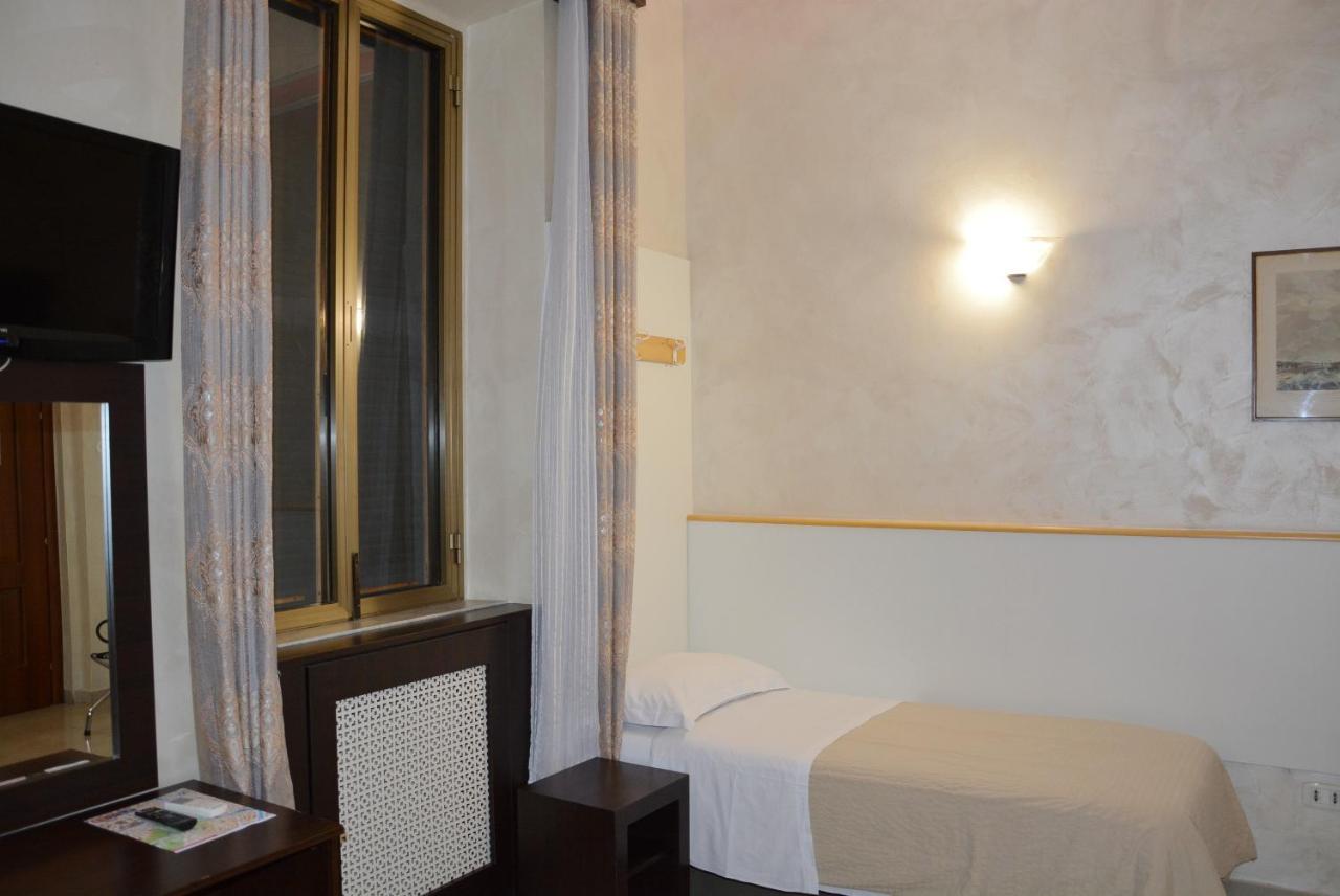 Roma Carina Hotel Eksteriør billede