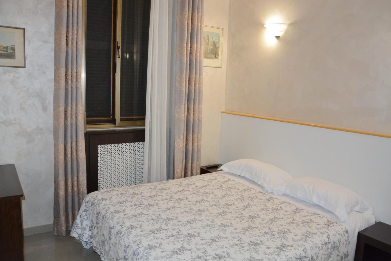 Roma Carina Hotel Eksteriør billede