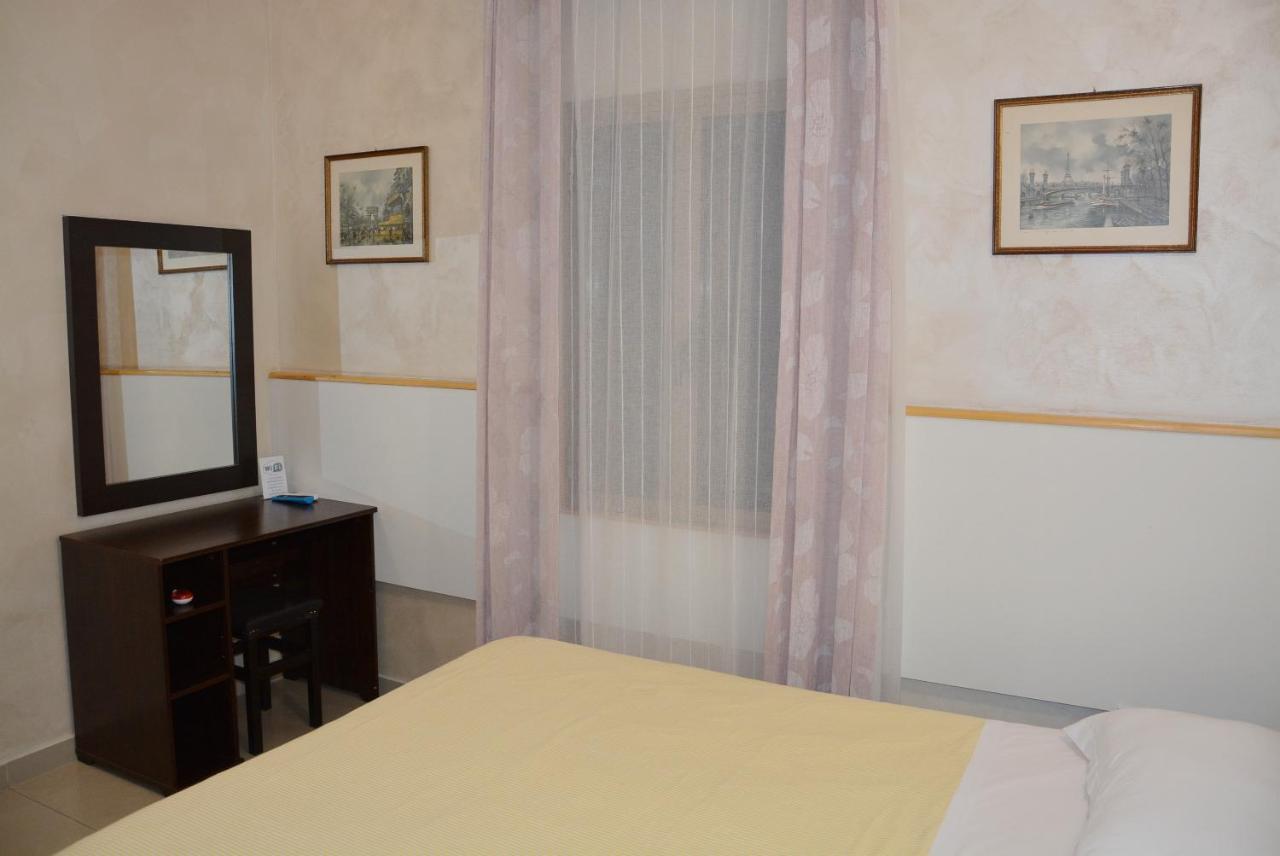 Roma Carina Hotel Eksteriør billede