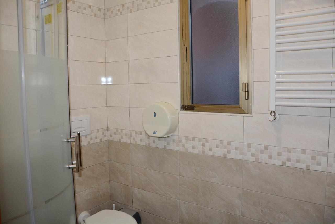 Roma Carina Hotel Eksteriør billede