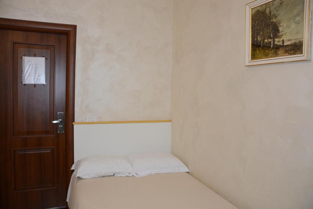 Roma Carina Hotel Eksteriør billede